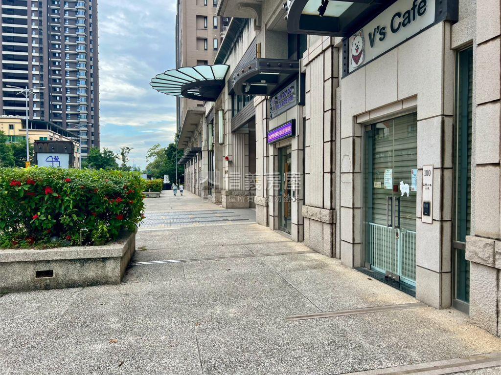 高鐵氣派穩定水琉璃店面房屋室內格局與周邊環境