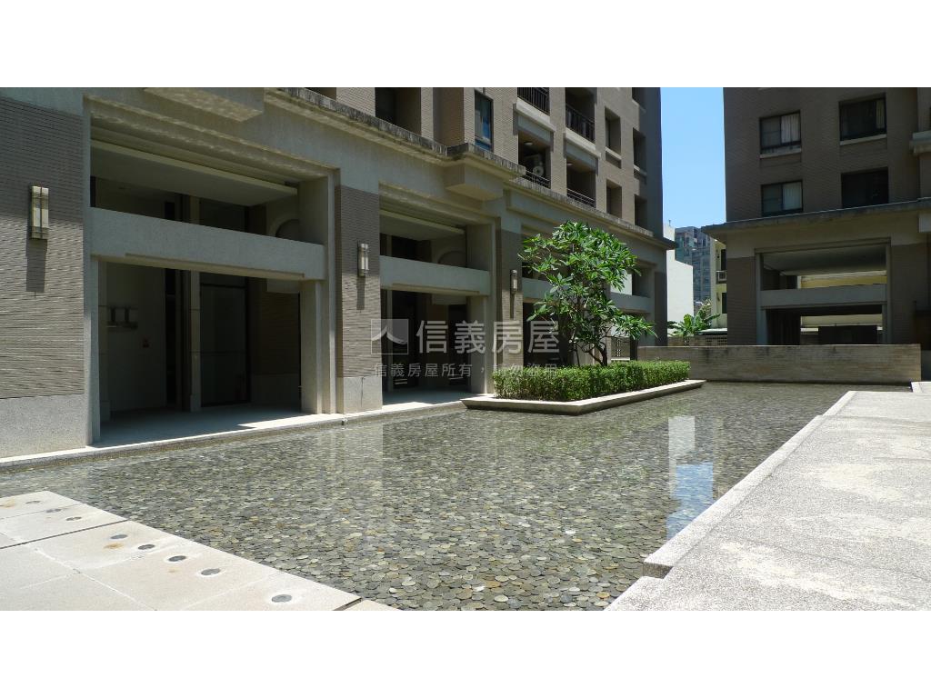 高鐵氣派穩定水琉璃店面房屋室內格局與周邊環境