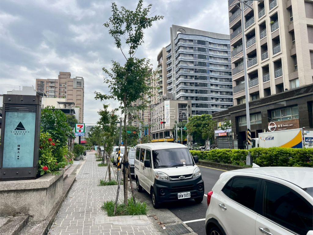 高鐵氣派穩定水琉璃店面房屋室內格局與周邊環境