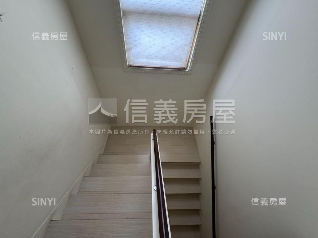 市區五房樓中樓子母車位房屋室內格局與周邊環境