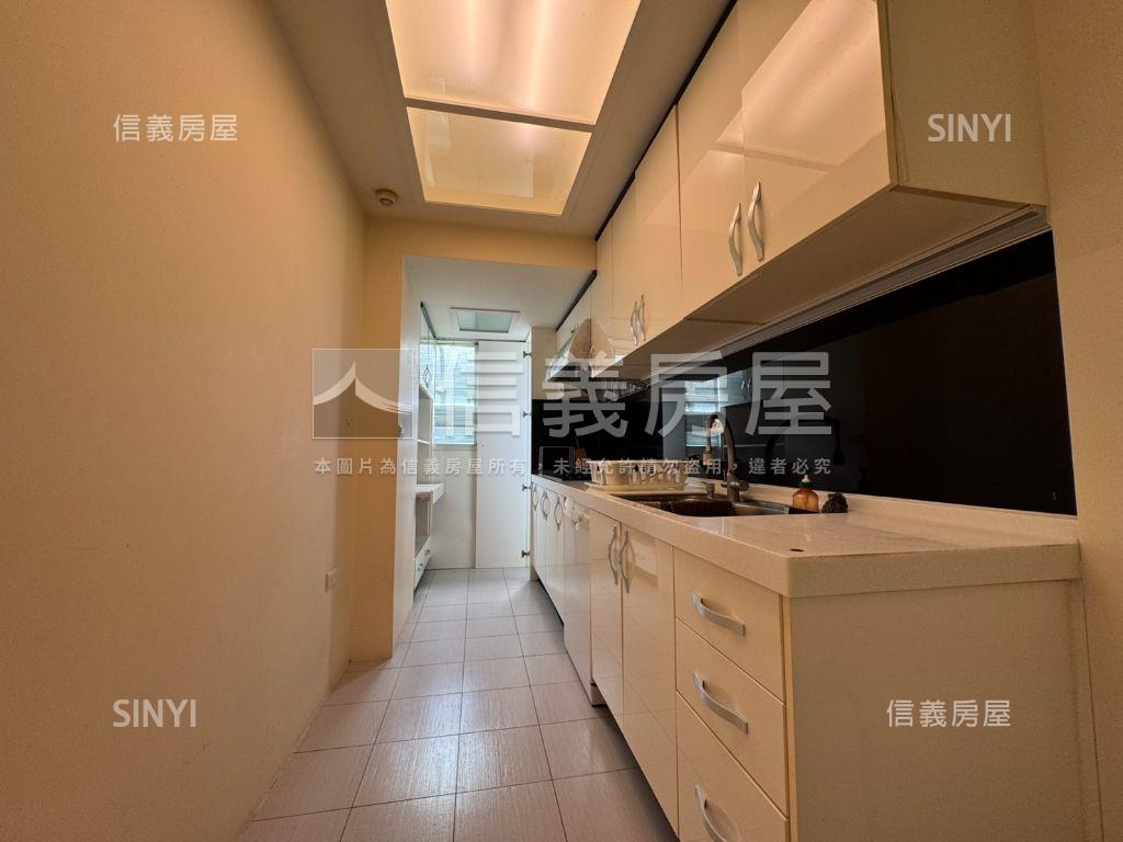 市區五房樓中樓子母車位房屋室內格局與周邊環境