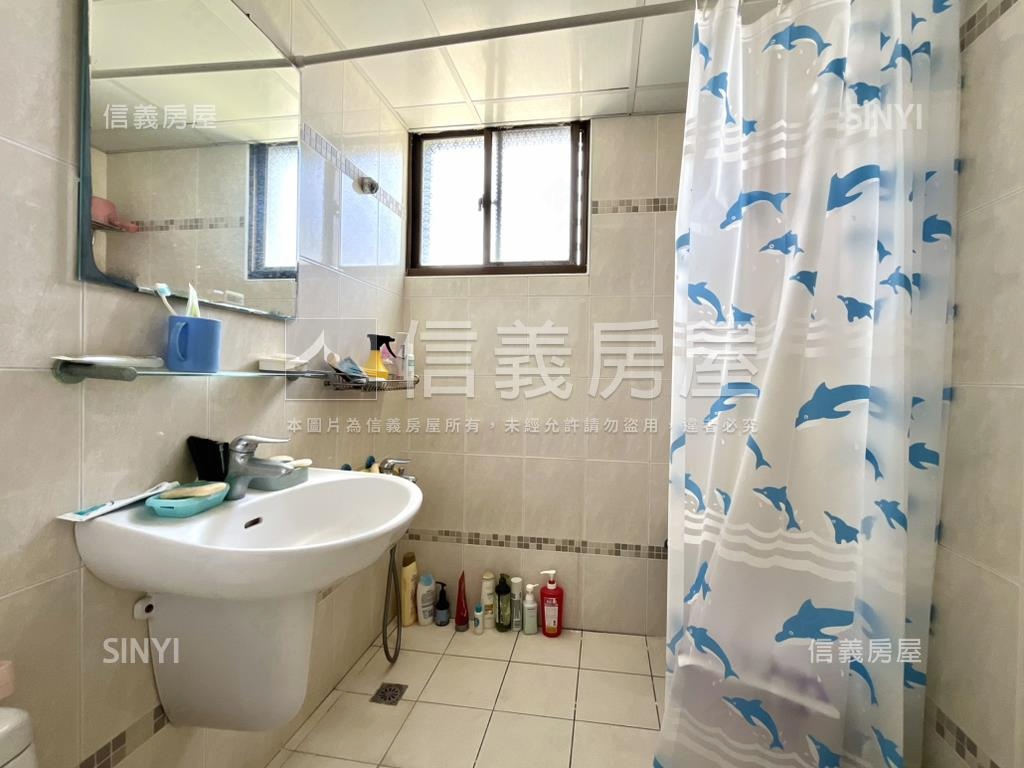 楠梓世運機能明亮三房平車房屋室內格局與周邊環境