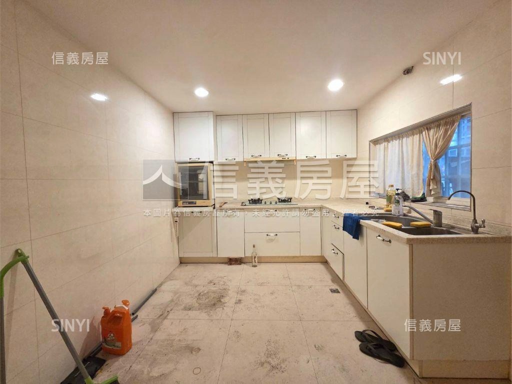 楊桃樹旁庭院公寓一樓房屋室內格局與周邊環境