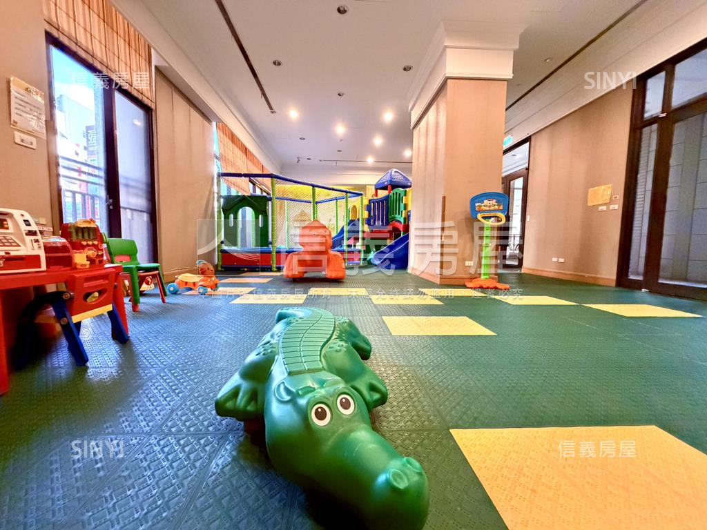 國美★學區★好房型雙車位房屋室內格局與周邊環境