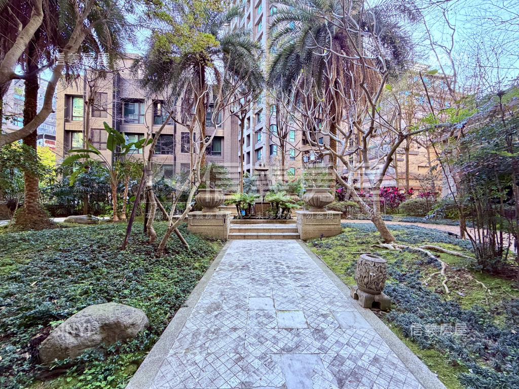 國美★學區★好房型雙車位房屋室內格局與周邊環境