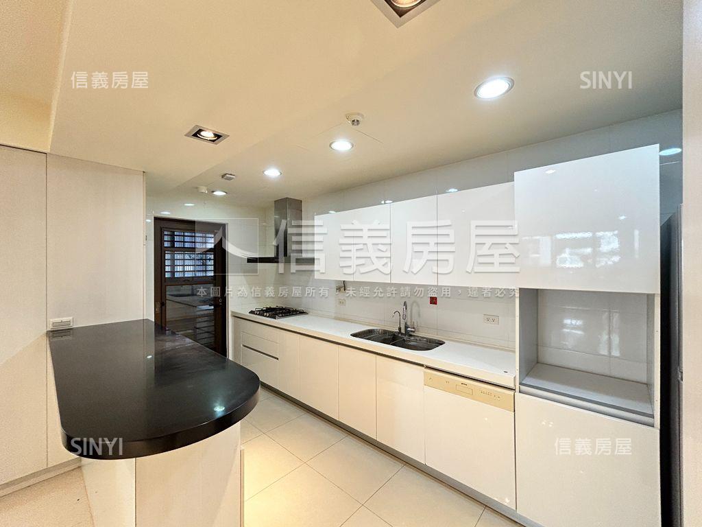 首泰大直面中庭車位房屋室內格局與周邊環境