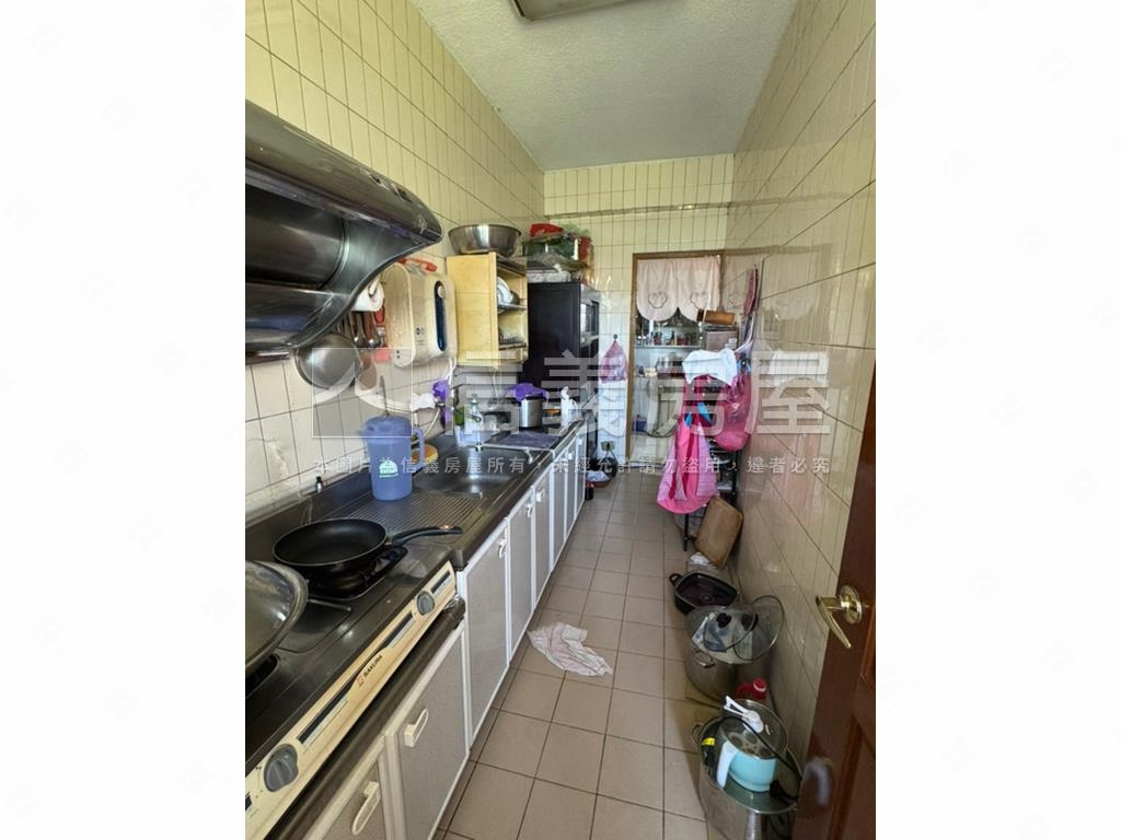 新店精選三房美寓房屋室內格局與周邊環境
