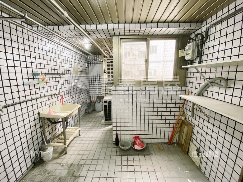 正隆廣場美妝四房車位房屋室內格局與周邊環境