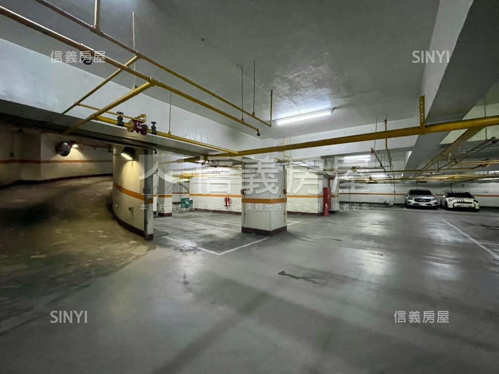 台南中山路百坪商辦房屋室內格局與周邊環境