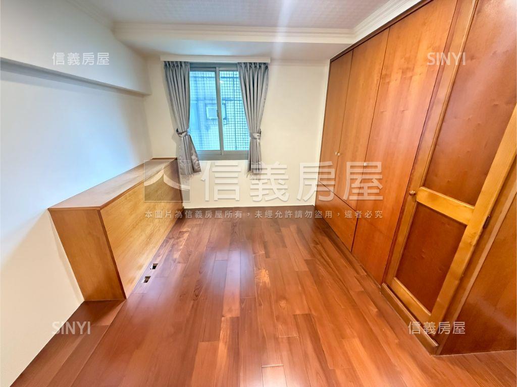 力霸山河景觀３房房屋室內格局與周邊環境