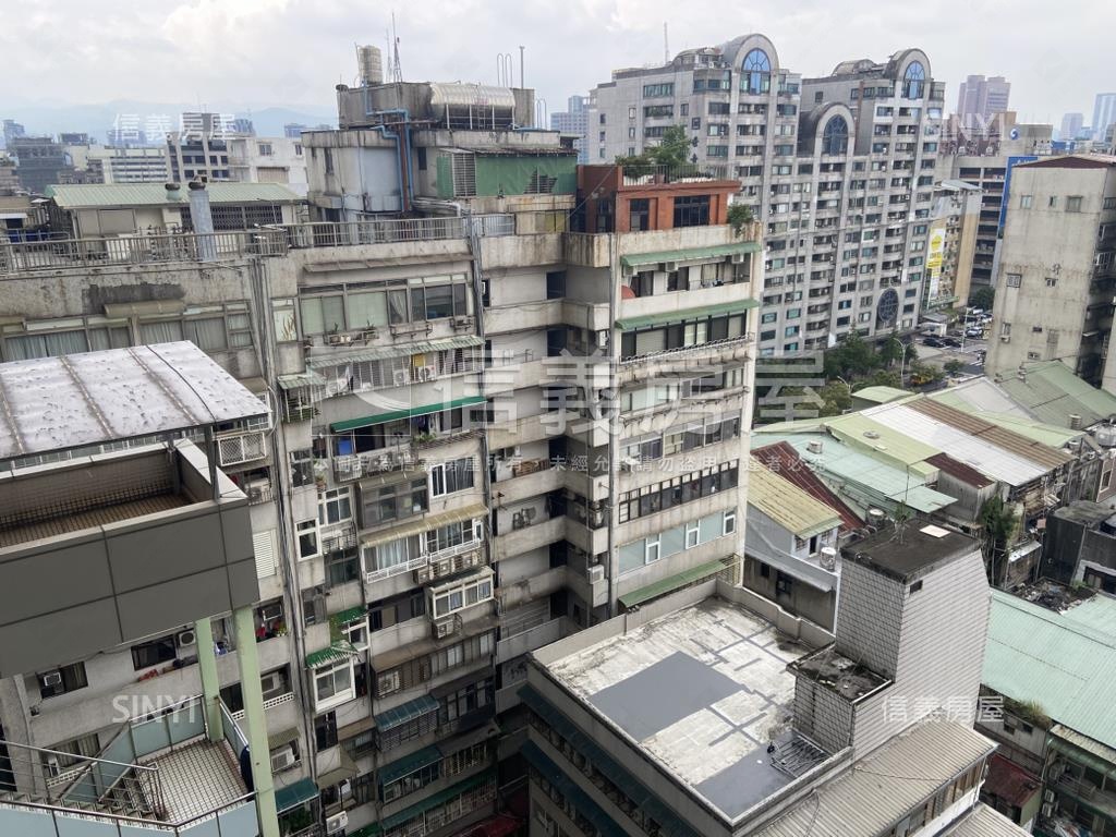 瑞安信義景觀次頂樓房屋室內格局與周邊環境