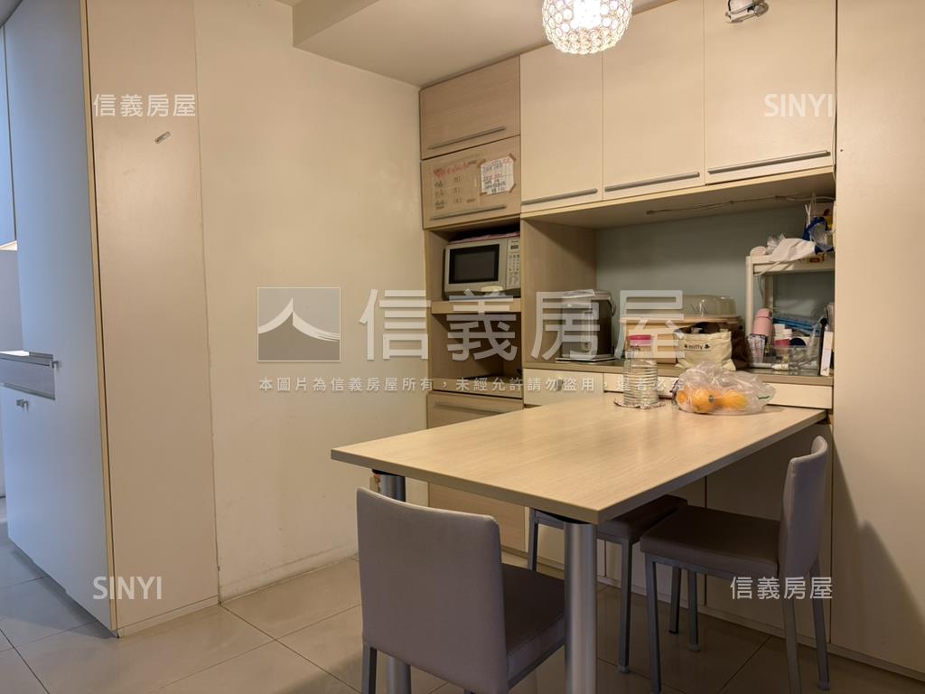 榮富首購美２房房屋室內格局與周邊環境