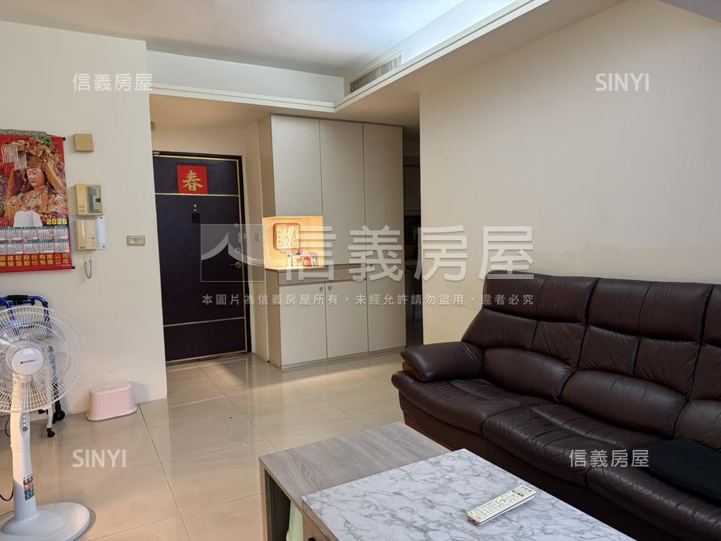 榮富首購美２房房屋室內格局與周邊環境