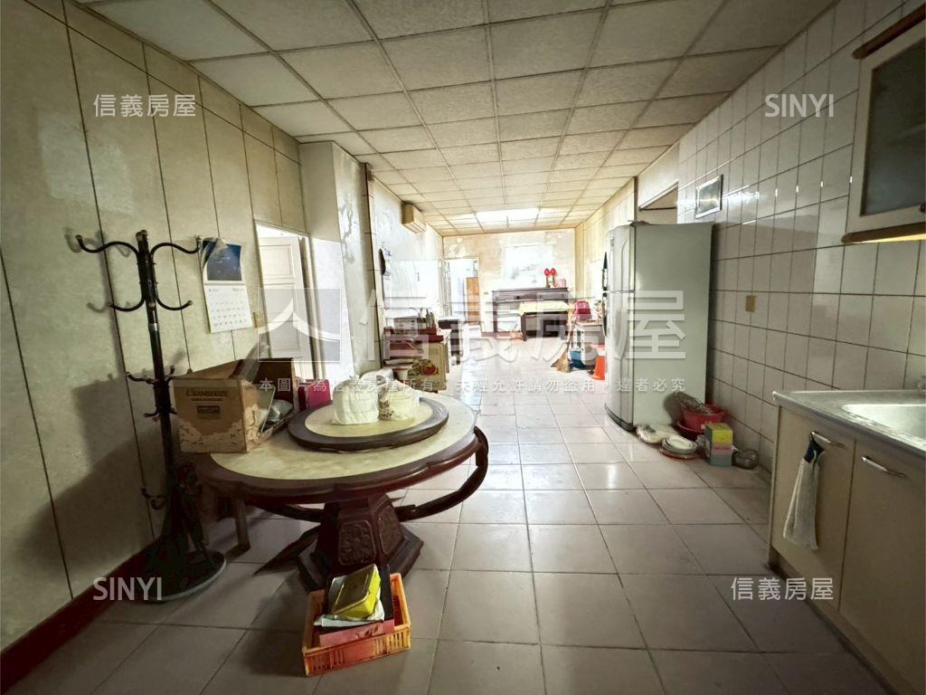 彰化中華正路大地坪店面房屋室內格局與周邊環境