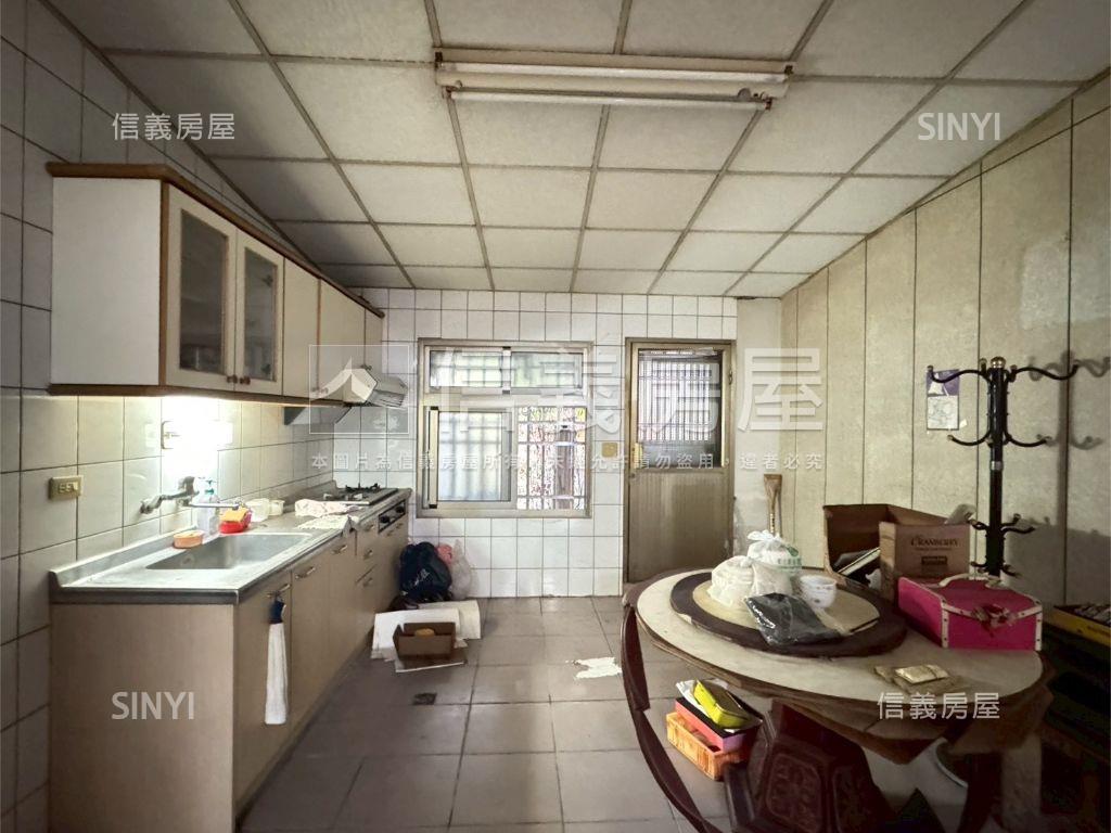 彰化中華正路大地坪店面房屋室內格局與周邊環境