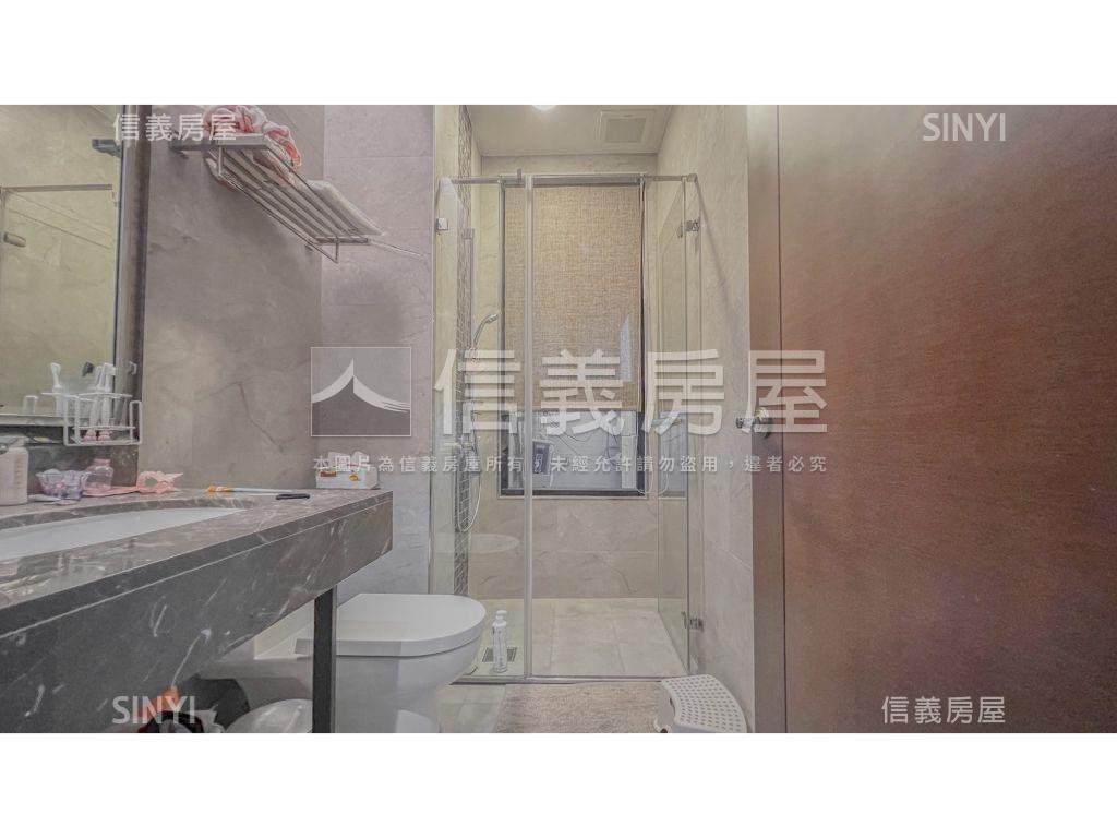 美術館裝潢美三房平移車位房屋室內格局與周邊環境