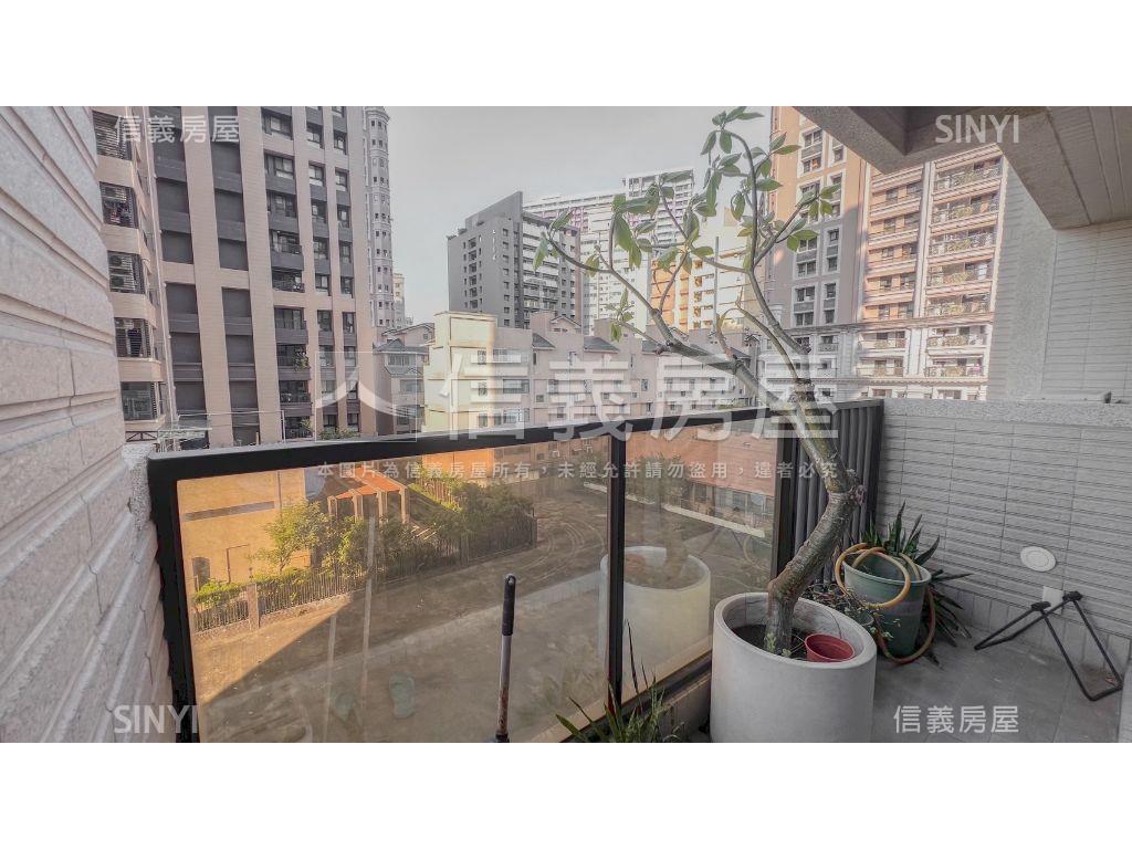 美術館裝潢美三房平移車位房屋室內格局與周邊環境