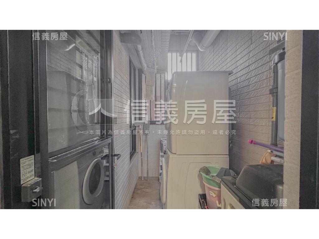 美術館裝潢美三房平移車位房屋室內格局與周邊環境