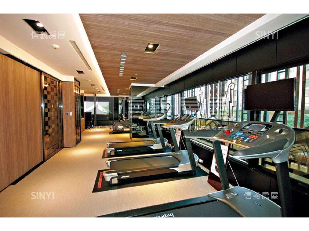 美術館裝潢美三房平移車位房屋室內格局與周邊環境