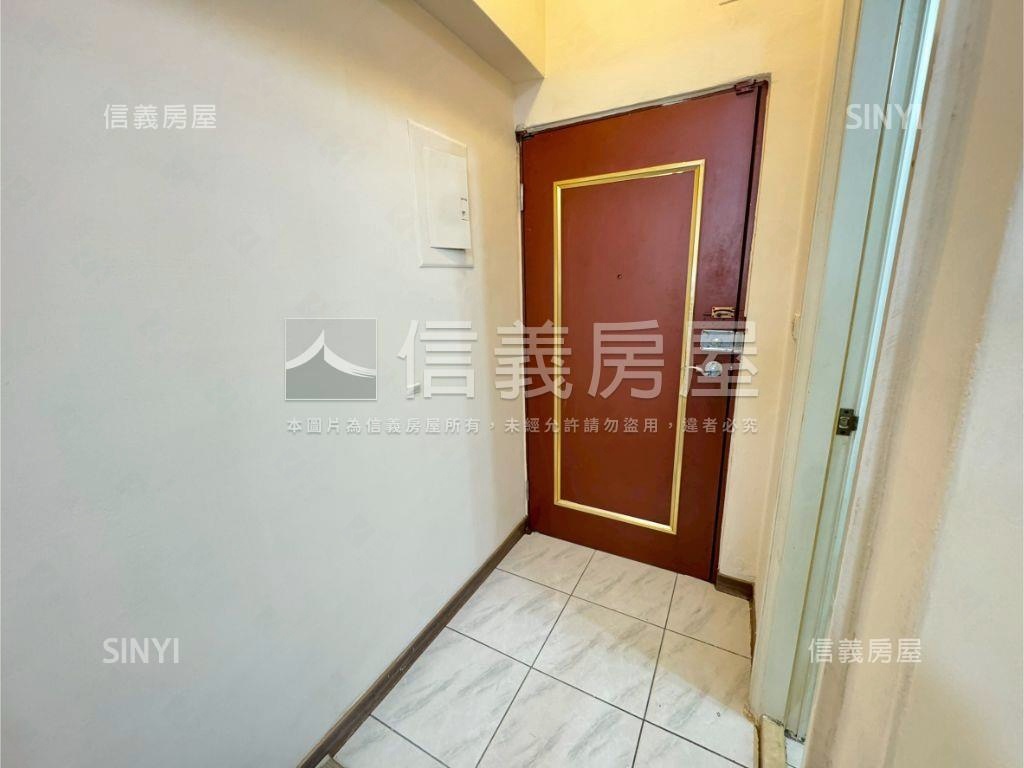 逢甲商圈美套房附洗曬陽台房屋室內格局與周邊環境