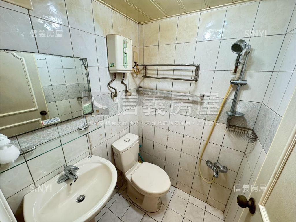 逢甲商圈美套房附洗曬陽台房屋室內格局與周邊環境