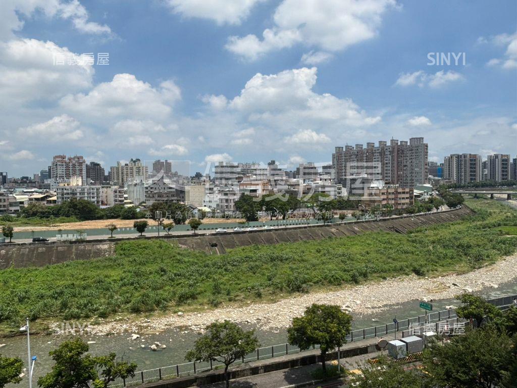 值得來看兩房休旅車位房屋室內格局與周邊環境