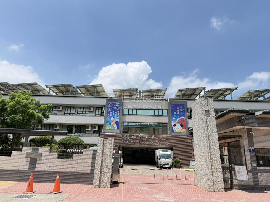 富桂首席二房車位房屋室內格局與周邊環境