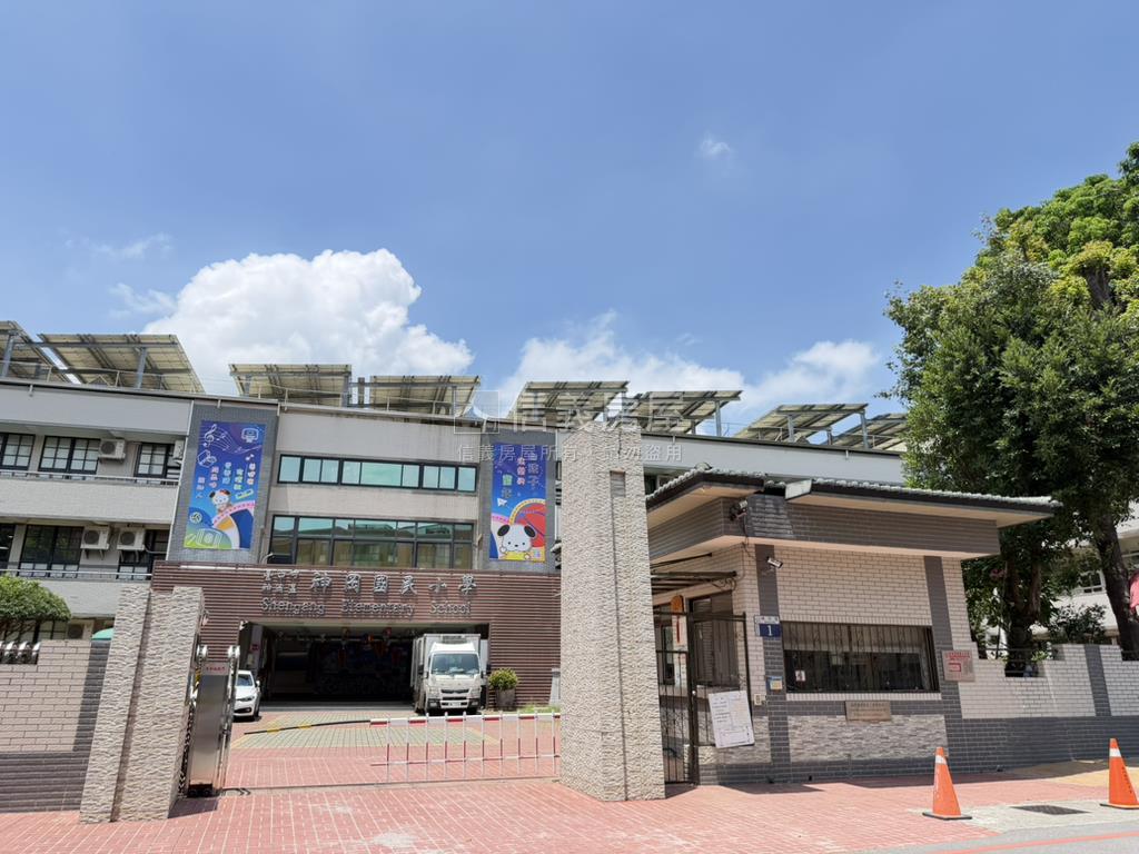 富桂首席二房車位房屋室內格局與周邊環境