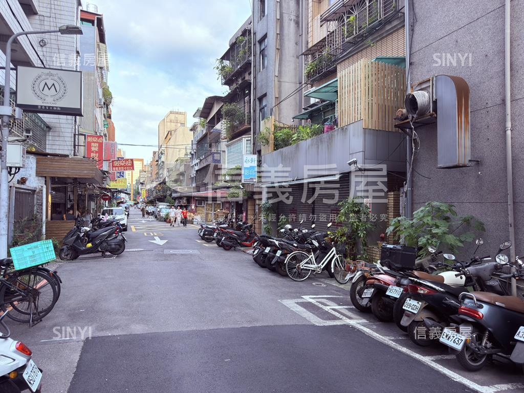 松江三角窗一樓可店辦可住房屋室內格局與周邊環境