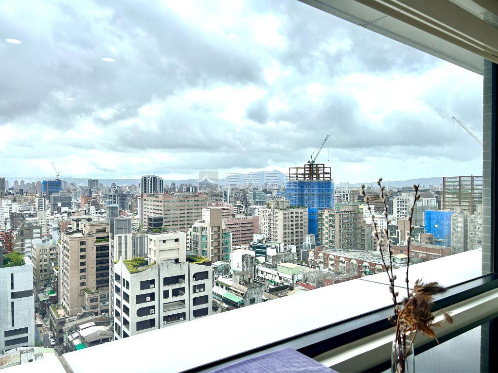 忠泰建設高樓景觀裝潢美屋房屋室內格局與周邊環境
