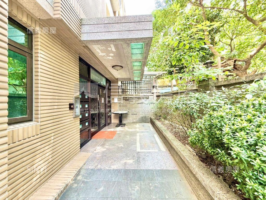 臻品‧晨光與樹影之間房屋室內格局與周邊環境