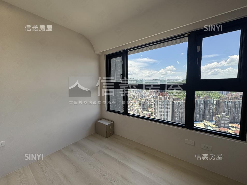 太陽帝國鋼骨高樓山景屋房屋室內格局與周邊環境