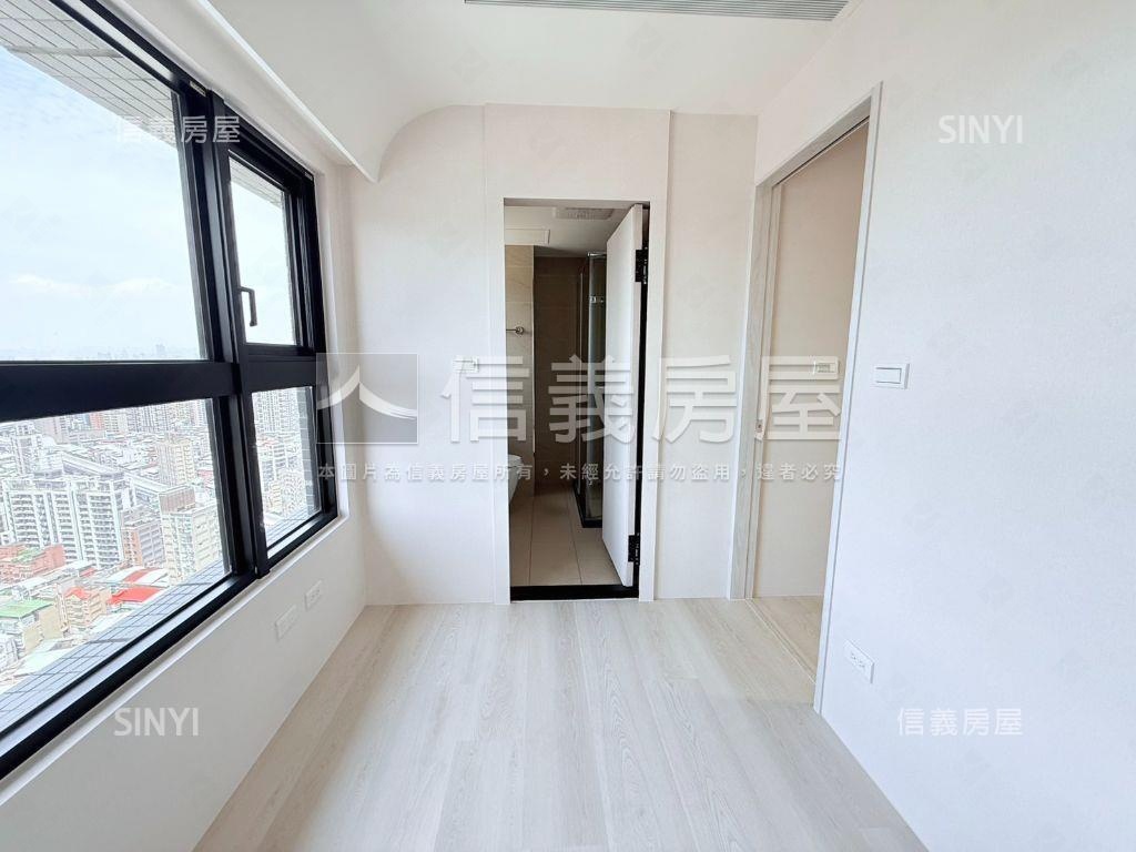 太陽帝國鋼骨高樓山景屋房屋室內格局與周邊環境