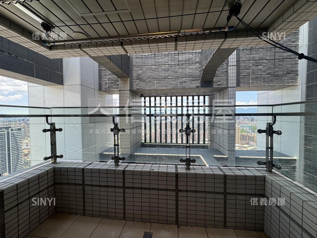 太陽帝國鋼骨高樓山景屋房屋室內格局與周邊環境