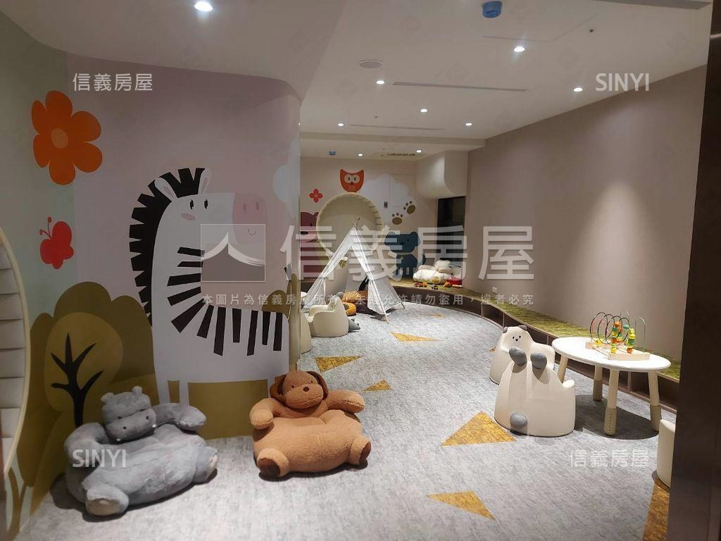 太陽帝國鋼骨高樓山景屋房屋室內格局與周邊環境
