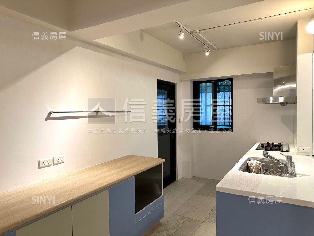 信義大街方正３房車位房屋室內格局與周邊環境