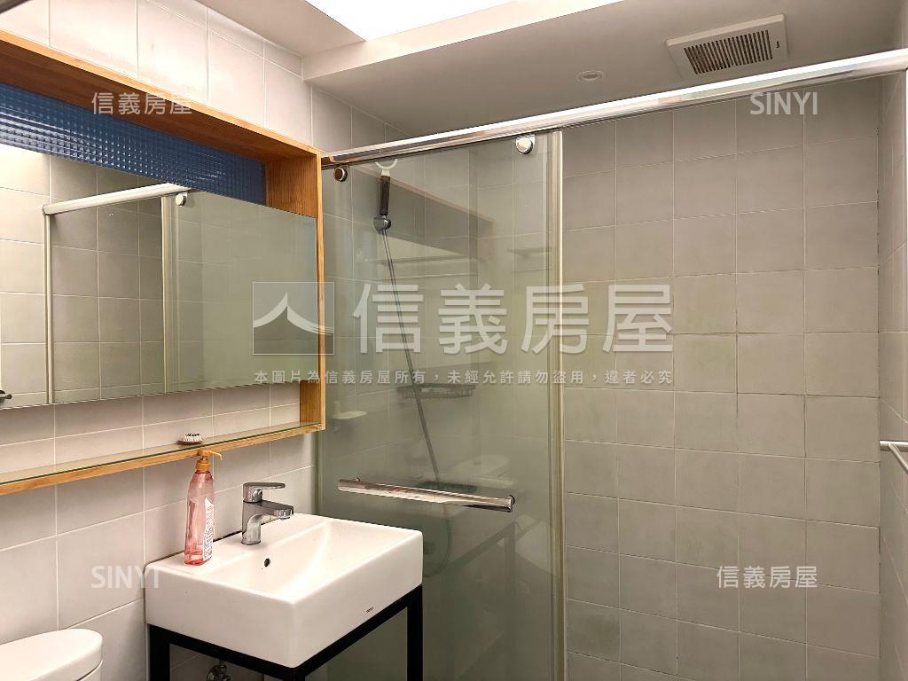 信義大街方正３房車位房屋室內格局與周邊環境