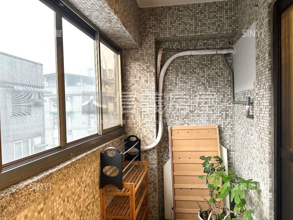 信義大街方正３房車位房屋室內格局與周邊環境
