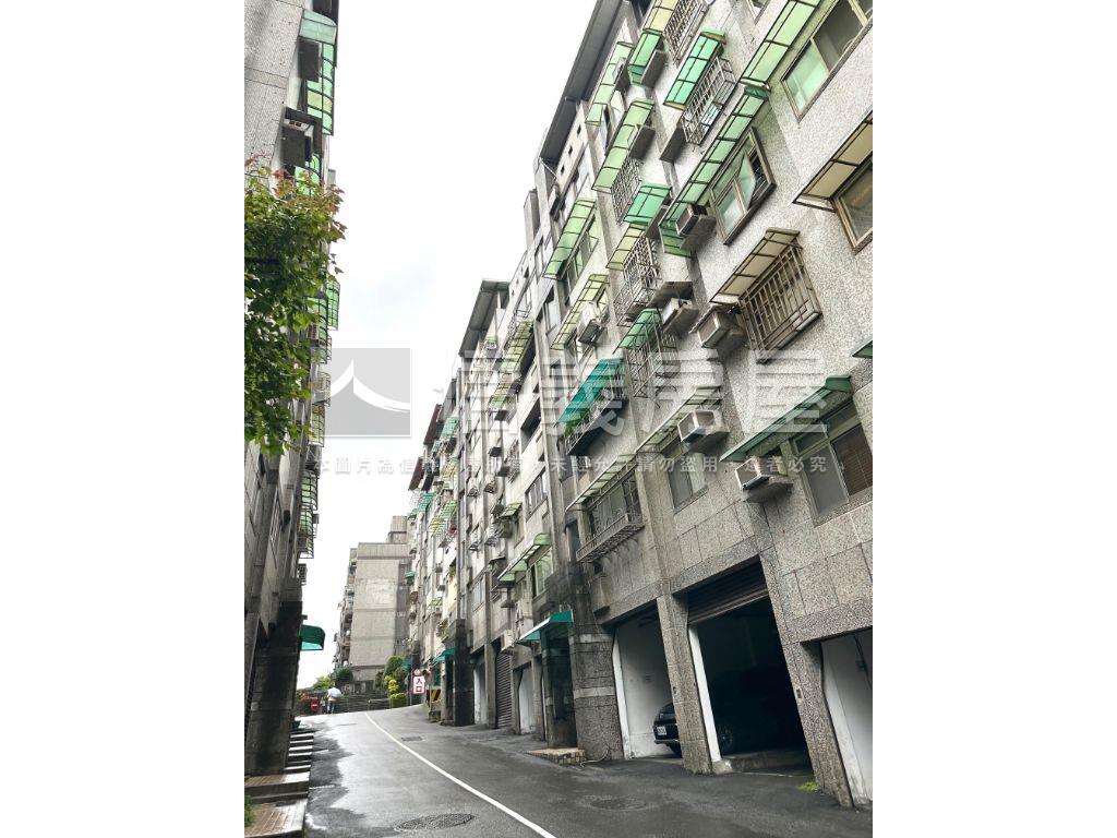 信義大街方正３房車位房屋室內格局與周邊環境