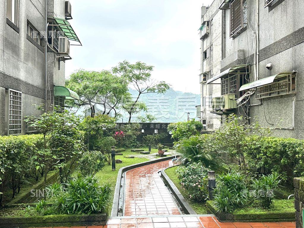 信義大街方正３房車位房屋室內格局與周邊環境