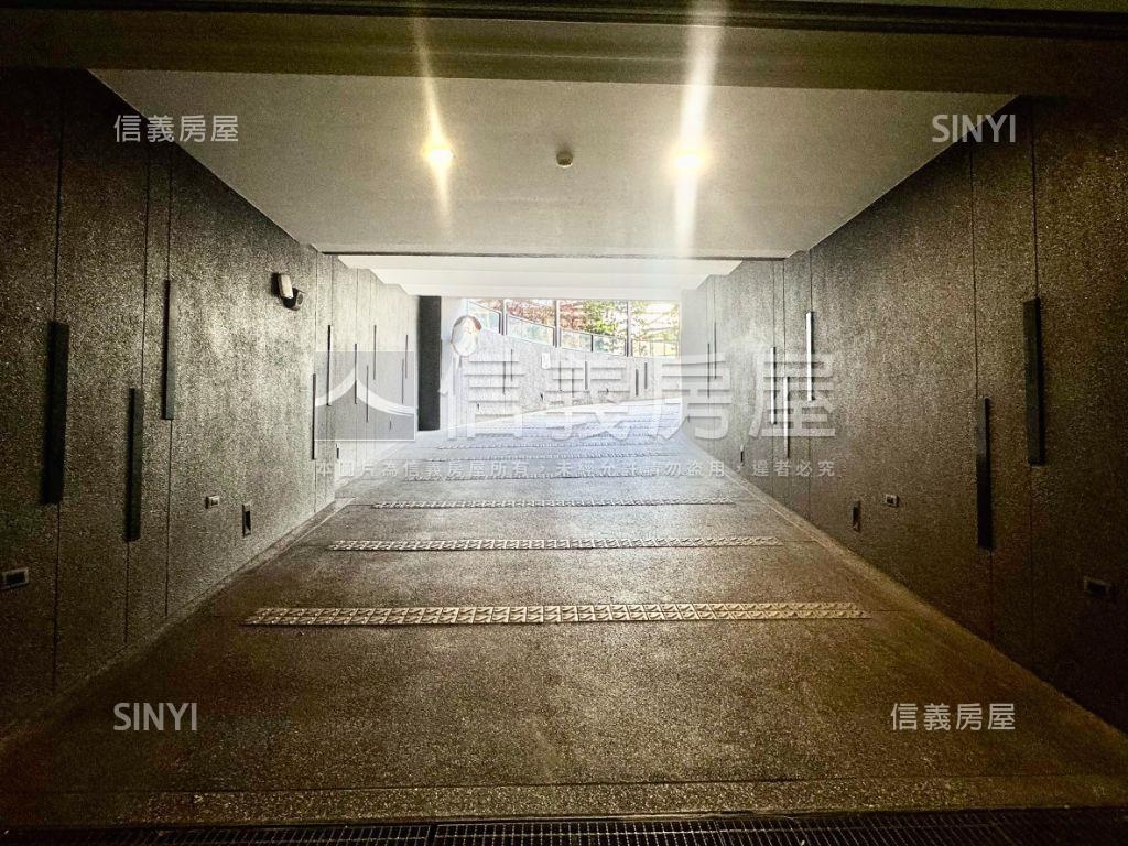 新案首選巨蛋裝潢三房平車房屋室內格局與周邊環境