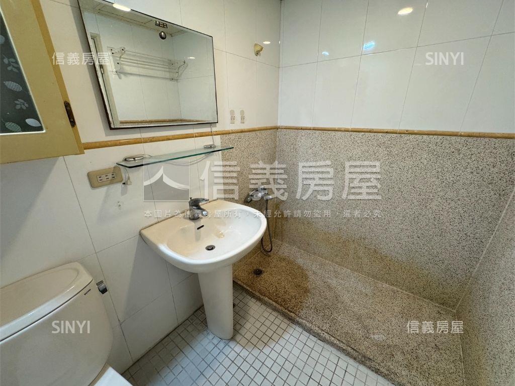 美術園道旁低總價三房平車房屋室內格局與周邊環境
