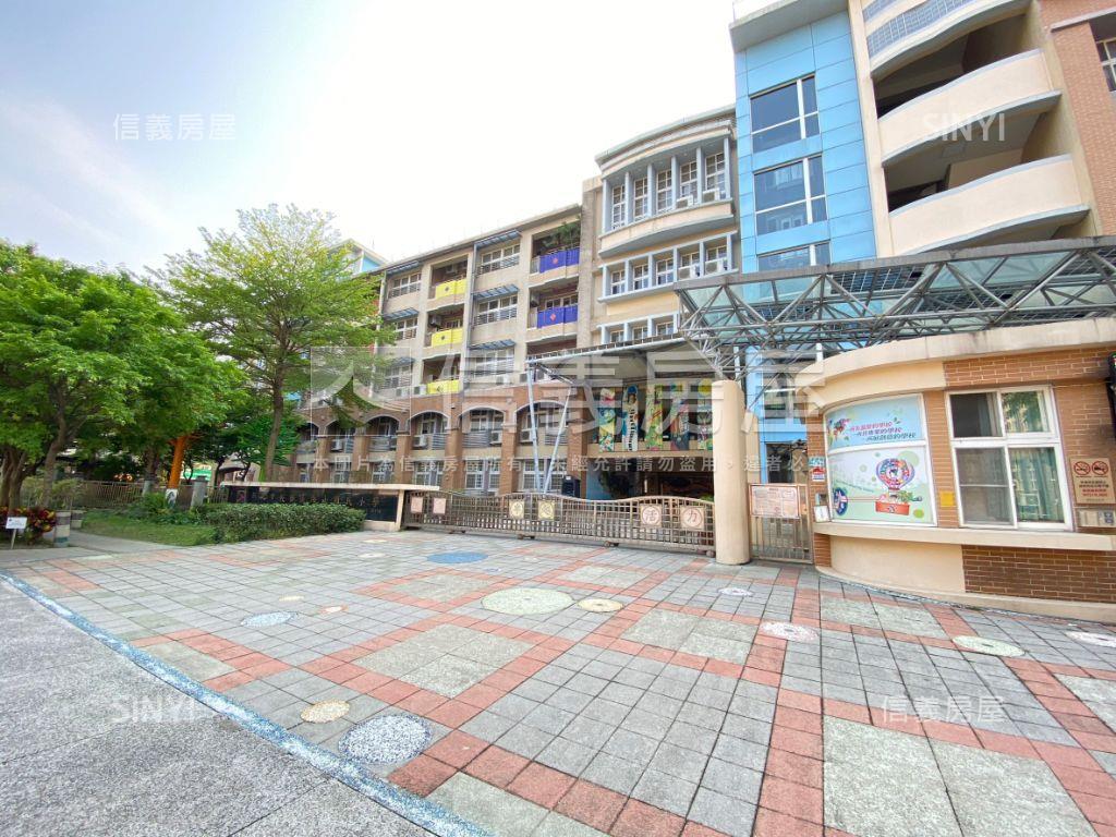 三輝謙匯景觀２房車位房屋室內格局與周邊環境