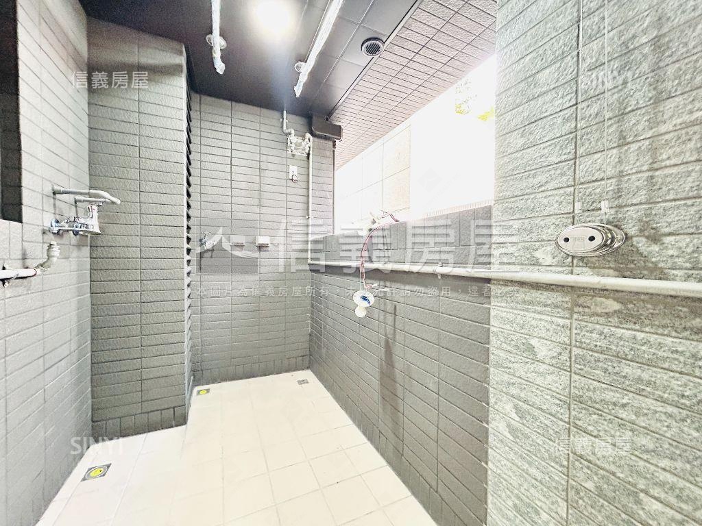 新碩文曲面公園１１樓３房房屋室內格局與周邊環境