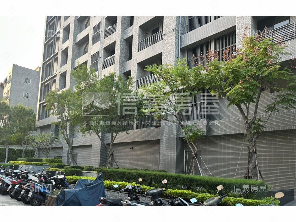 高雄站前熱鬧金店面房屋室內格局與周邊環境