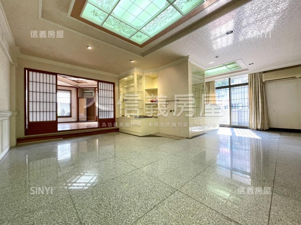 國美特區角間店面房屋室內格局與周邊環境