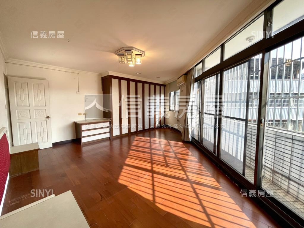 國美特區角間店面房屋室內格局與周邊環境