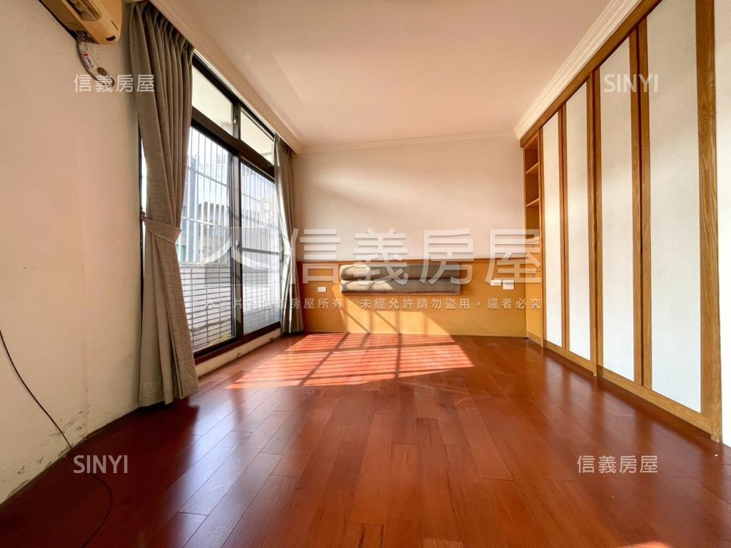 國美特區角間店面房屋室內格局與周邊環境