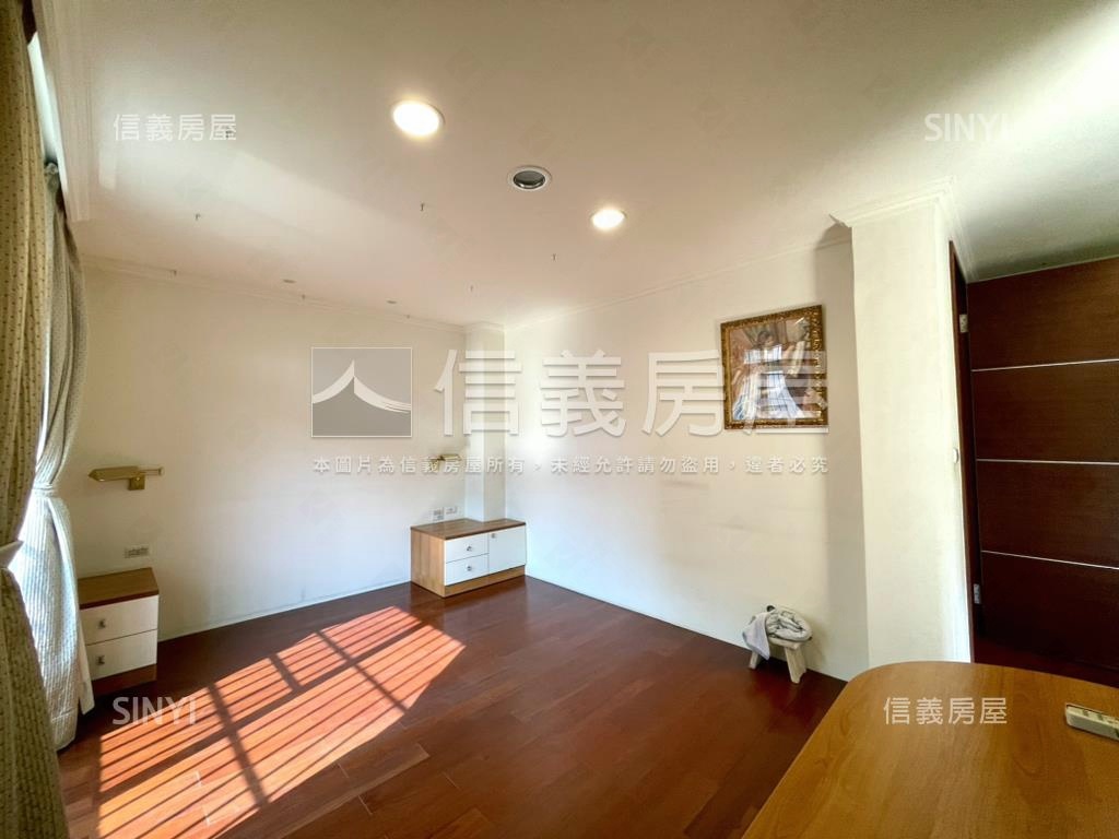 國美特區角間店面房屋室內格局與周邊環境