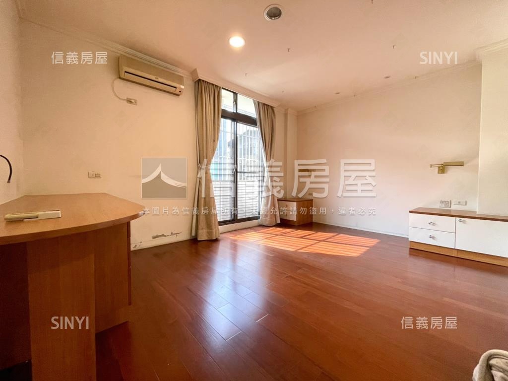 國美特區角間店面房屋室內格局與周邊環境